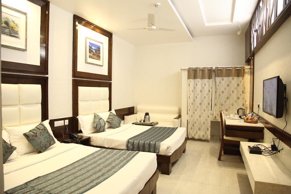 Hotel Emerald Chandīgarh Habitación foto