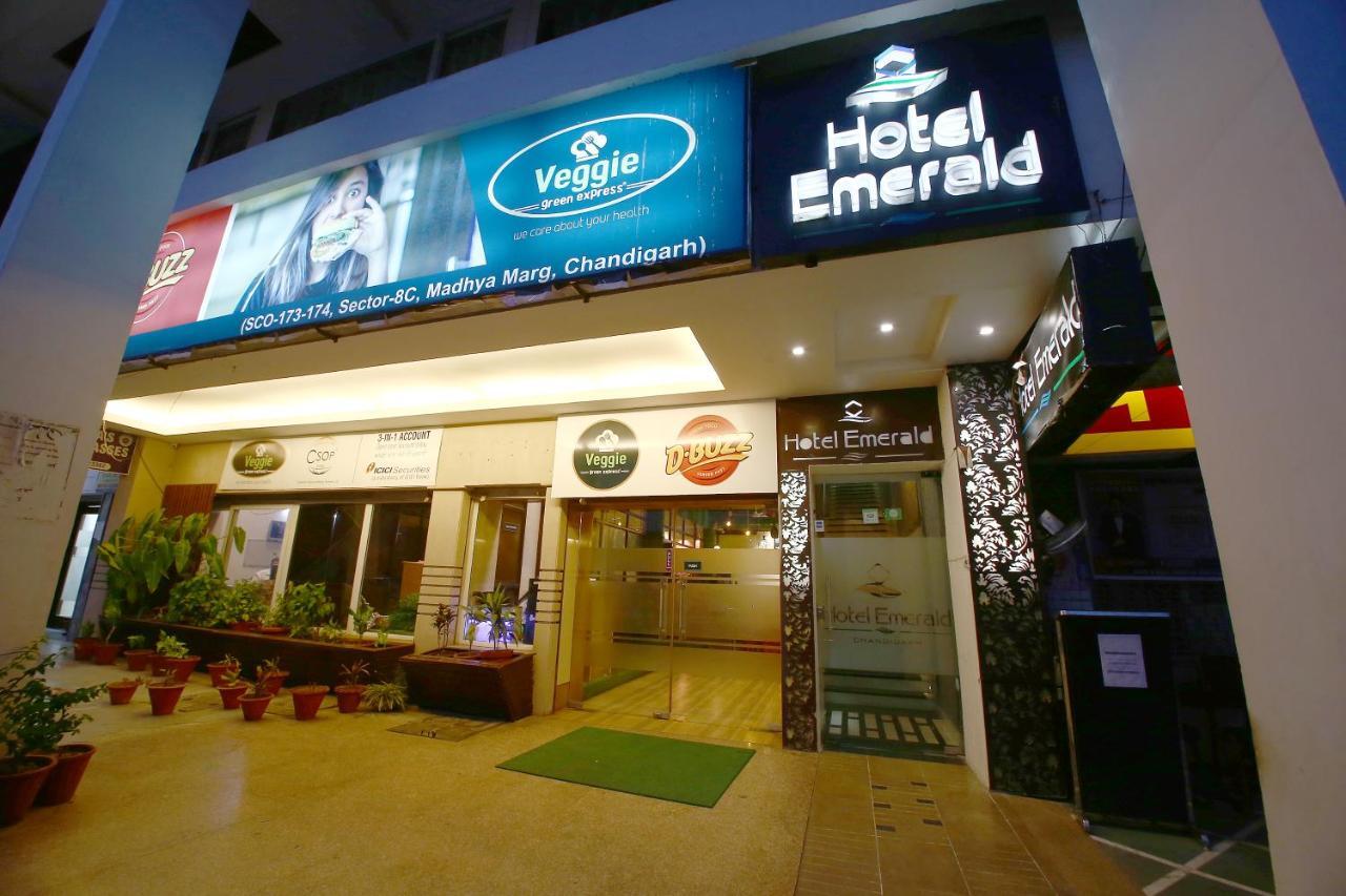 Hotel Emerald Chandīgarh Exterior foto